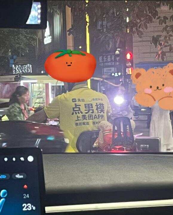 美团回应骑手服上印“点男模”字样美团回应骑手服上印点男模字样，背后的故事与反思